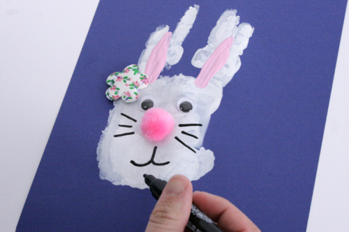 Lapin de Pâques empreinte de main
